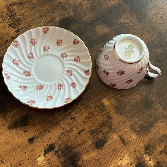 Vintage Aynsley Rosebud Pattern Teacup and Saucer England - Picture 5 of 8